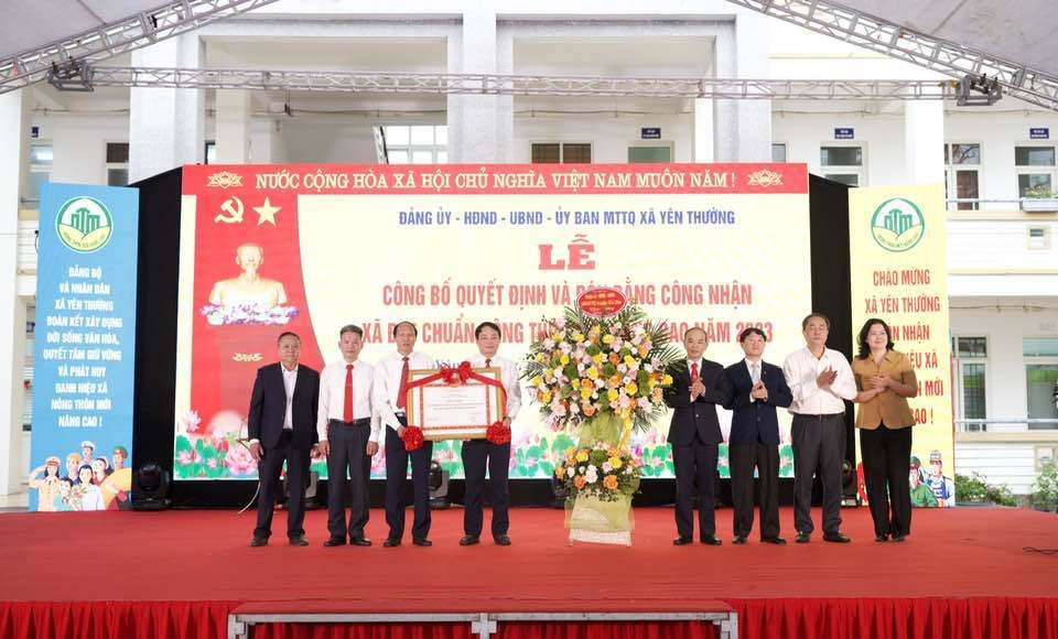 Gia Lâm (Hà Nội): Xã Yên Thường đón Bằng công nhận đạt chuẩn nông thôn mới nâng cao Gia Lâm (Hà Nội): Xã Yên Thường đón Bằng công nhận đạt chuẩn nông thôn mới nâng cao