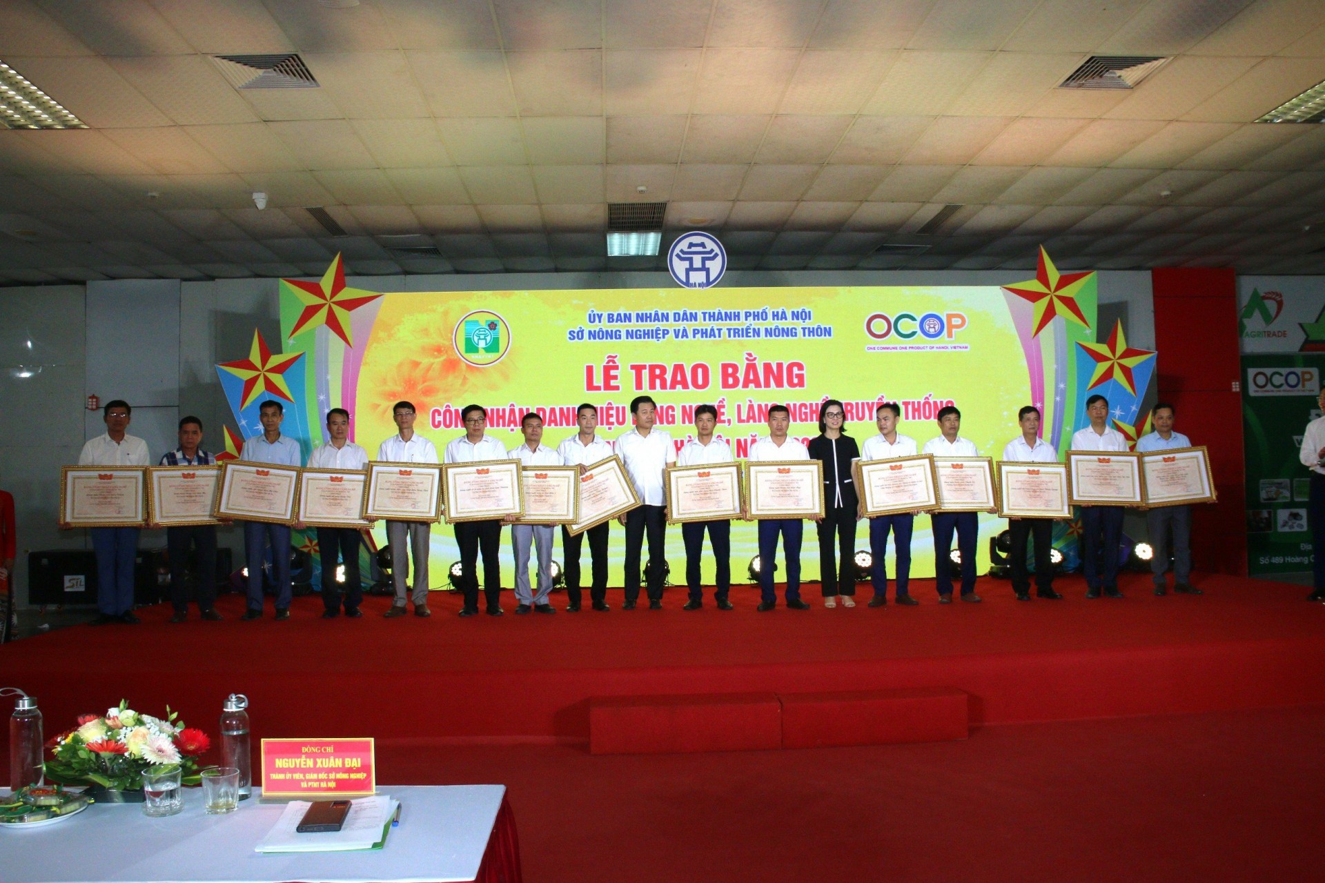 Hà Nội: Trao quyết định công nhận 15 làng nghề và 104 sản phẩm OCOP 4 sao Hà Nội: Trao quyết định công nhận 15 làng nghề và 104 sản phẩm OCOP 4 sao