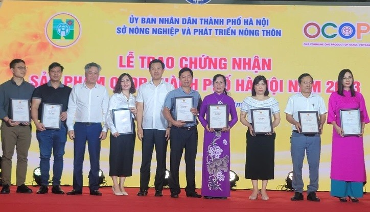 Trao Bằng công nhận 15 làng nghề, làng nghề truyền thống Hà Nội