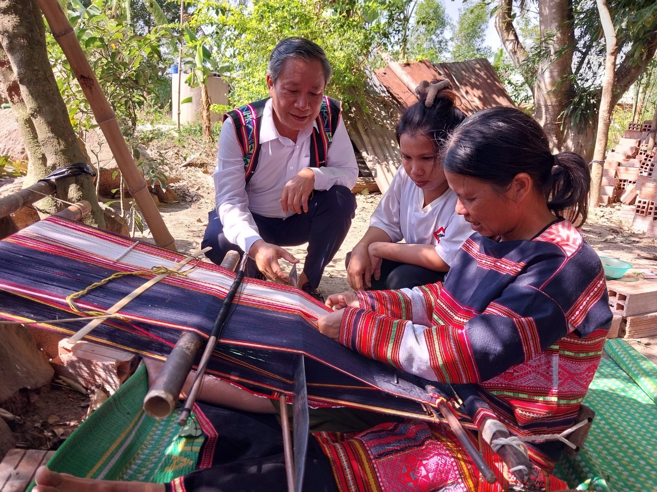 Gia Lai: Nỗ lực gìn giữ, bảo tồn nghề dệt thổ cẩm truyền thống của người đồng bào