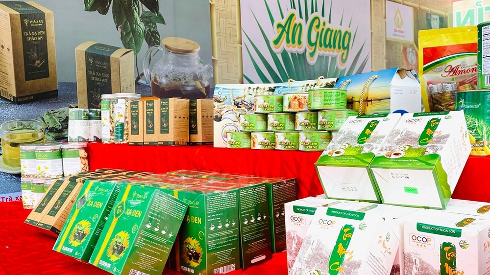 Câu chuyện xây dựng và phát triển của nhiều sản phẩm OCOP từng bước khẳng định được giá trị và chất lượng trên thị trường. Câu chuyện xây dựng và phát triển của nhiều sản phẩm OCOP từng bước khẳng định được giá trị và chất lượng trên thị trường.