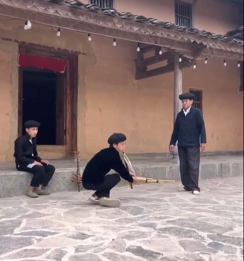 Công tác luyện tập cho lễ hội khèn mông tại các xã, thị trấn đang được diễn ra để chuẩn bị cho ngày khai mạc 19/4/2024. Công tác luyện tập cho lễ hội khèn mông tại các xã, thị trấn đang được diễn ra để chuẩn bị cho ngày khai mạc 19/4/2024.