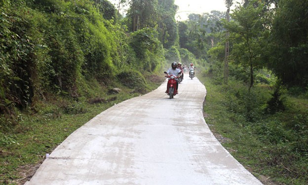 Đường nội thôn Tổng Cổ, xã Yên Đĩnh, huyện Chợ Mới, tỉnh Bắc Kạn vừa được bê tông hóa khang trang, tạo thuận lợi cho nhân dân thông thương hàng hóa.