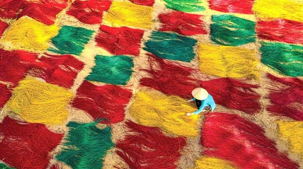 Làng nghề chiếu cói ở xã Nghĩa Hòa (Tư Nghĩa). Ảnh: Hữu Thư