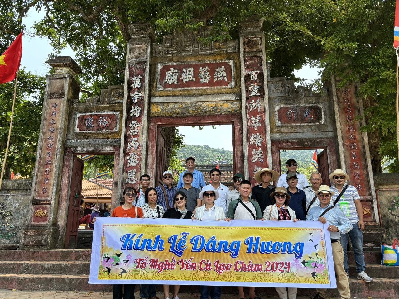 Lễ giỗ tổ nghề Yến Cù Lao Chàm quy tụ đông đảo người làm nghề yến đến tham gia Lễ giỗ tổ nghề Yến Cù Lao Chàm quy tụ đông đảo người làm nghề yến đến tham gia