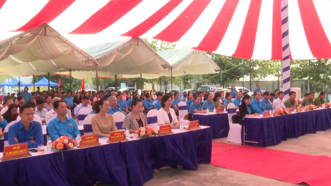 Các đại biểu tham dự Lễ phát động  Các đại biểu tham dự Lễ phát động