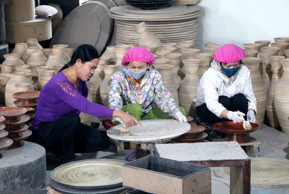 Nghề đan lát tre nứa thành sản phẩm thủ công mỹ nghệ tinh xảo Nghề đan lát tre nứa thành sản phẩm thủ công mỹ nghệ tinh xảo