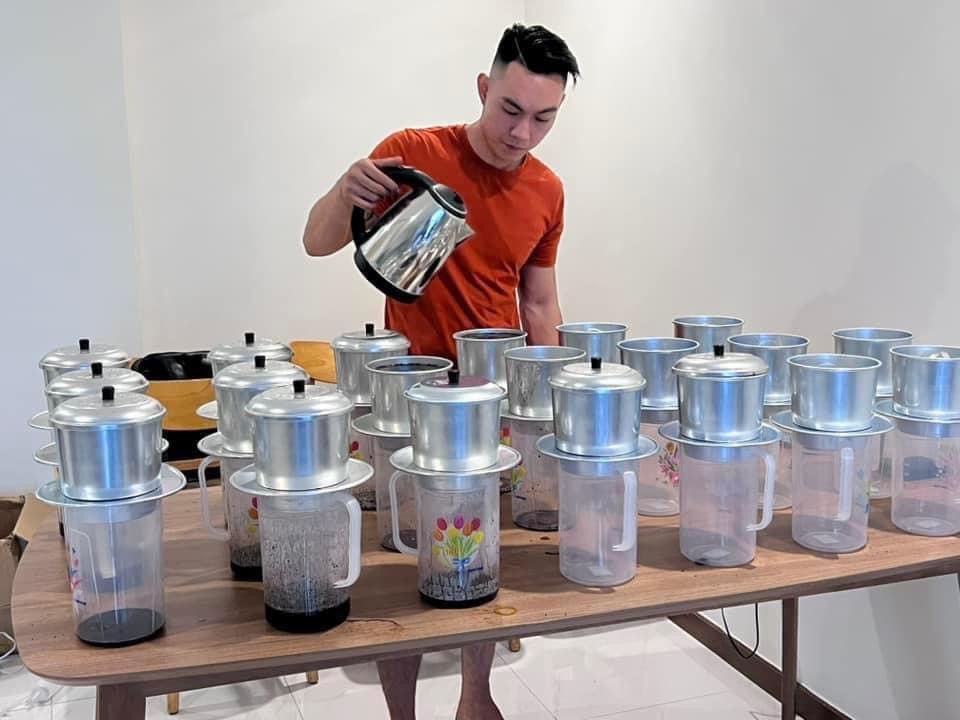 “Gà vàng Quý Dậu” Nguyễn Tấn Thành với thương hiệu “MUỐI 92 CÀ PHÊ” “Gà vàng Quý Dậu” Nguyễn Tấn Thành với thương hiệu “MUỐI 92 CÀ PHÊ”