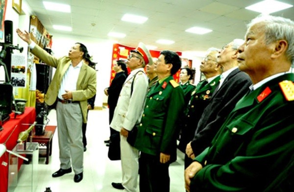 Hội viên Chi hội Khoa học Lịch sử  quân sự thăm Bảo tàng gia đình cụ Trịnh Văn Nghệ Hội viên Chi hội Khoa học Lịch sử  quân sự thăm Bảo tàng gia đình cụ Trịnh Văn Nghệ