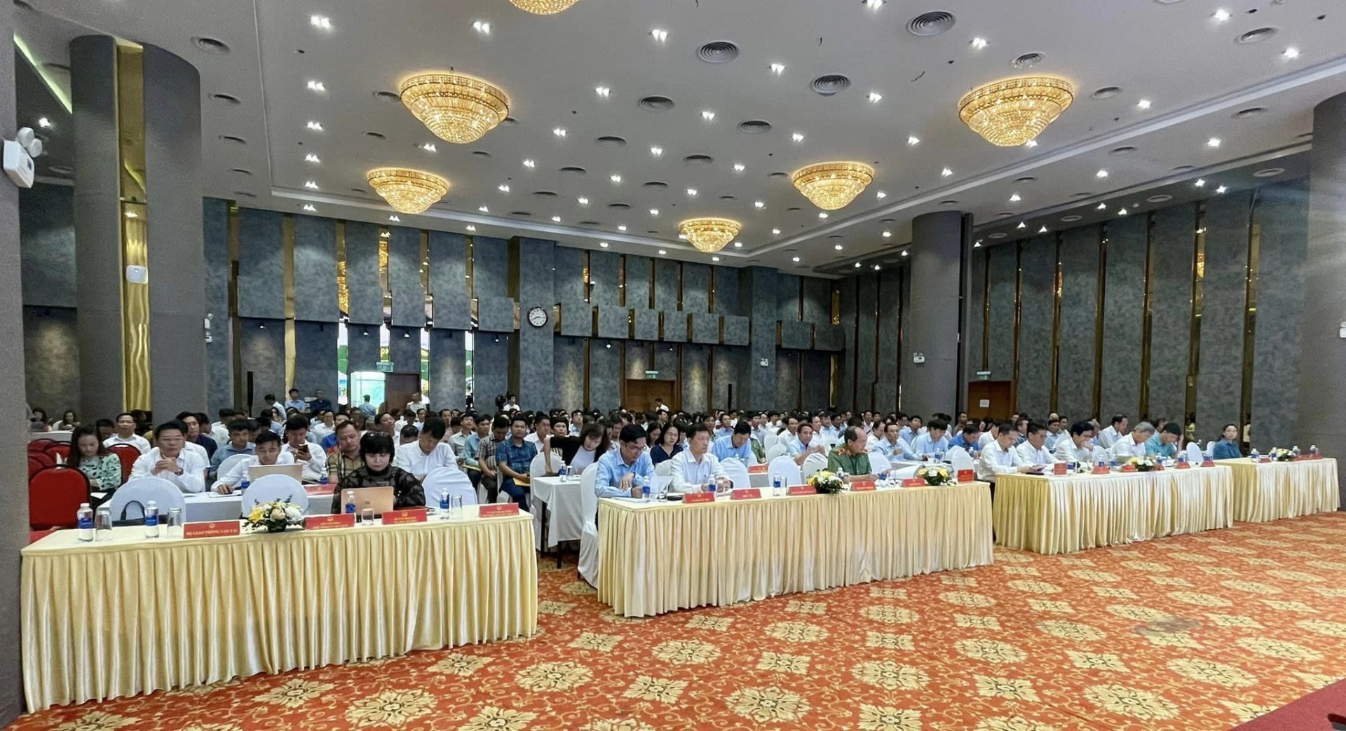 Quang cảnh hội nghị sáng 25-4.  Quang cảnh hội nghị sáng 25-4.