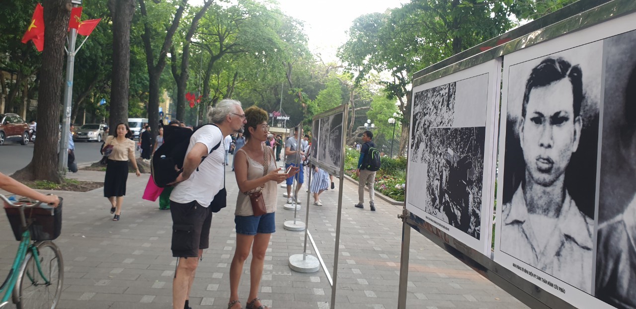 Ấn tượng triển lãm ảnh 'Việt Nam - những chiến thắng làm thay đổi dòng chảy lịch sử Thế giới' Ấn tượng triển lãm ảnh 'Việt Nam - những chiến thắng làm thay đổi dòng chảy lịch sử Thế giới'