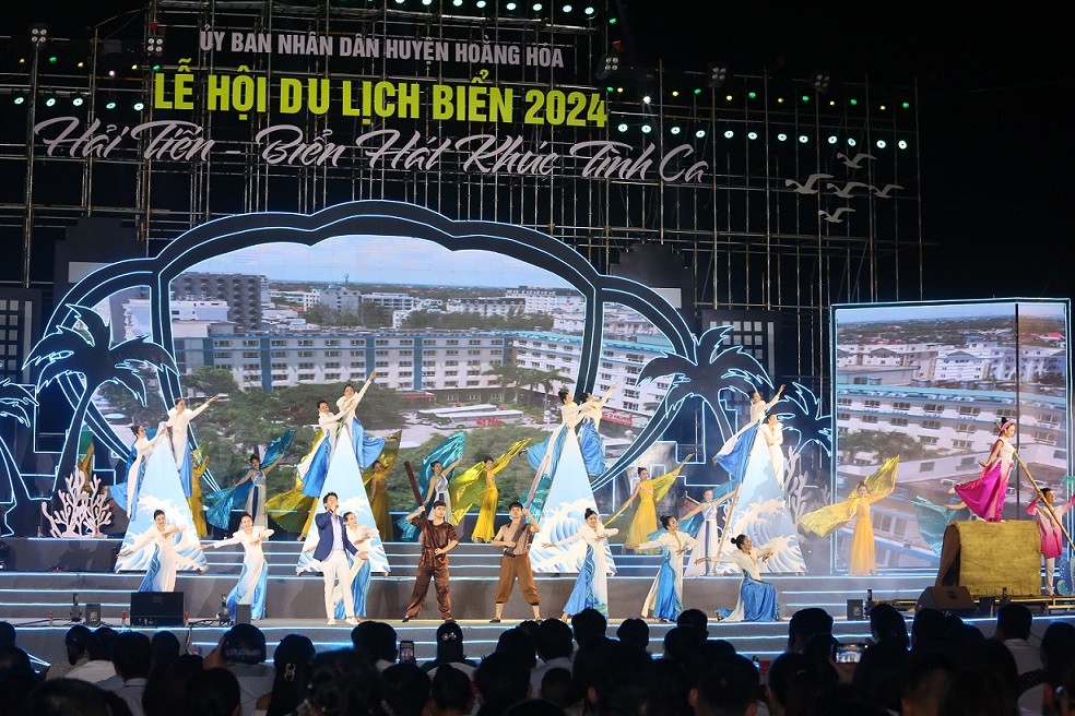 Du lịch biển Hải Tiến: Điểm đến hấp dẫn của du lịch xứ Thanh Du lịch biển Hải Tiến: Điểm đến hấp dẫn của du lịch xứ Thanh