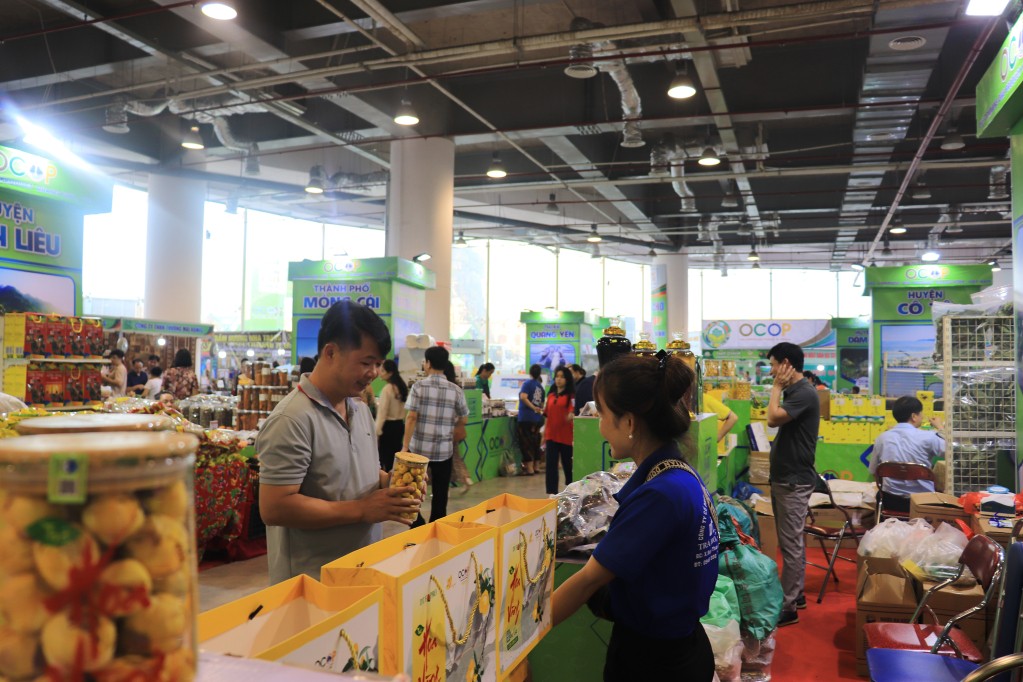 Hội chợ OCOP Quảng Ninh dịp lễ đạt doanh thu gần 18 tỷ