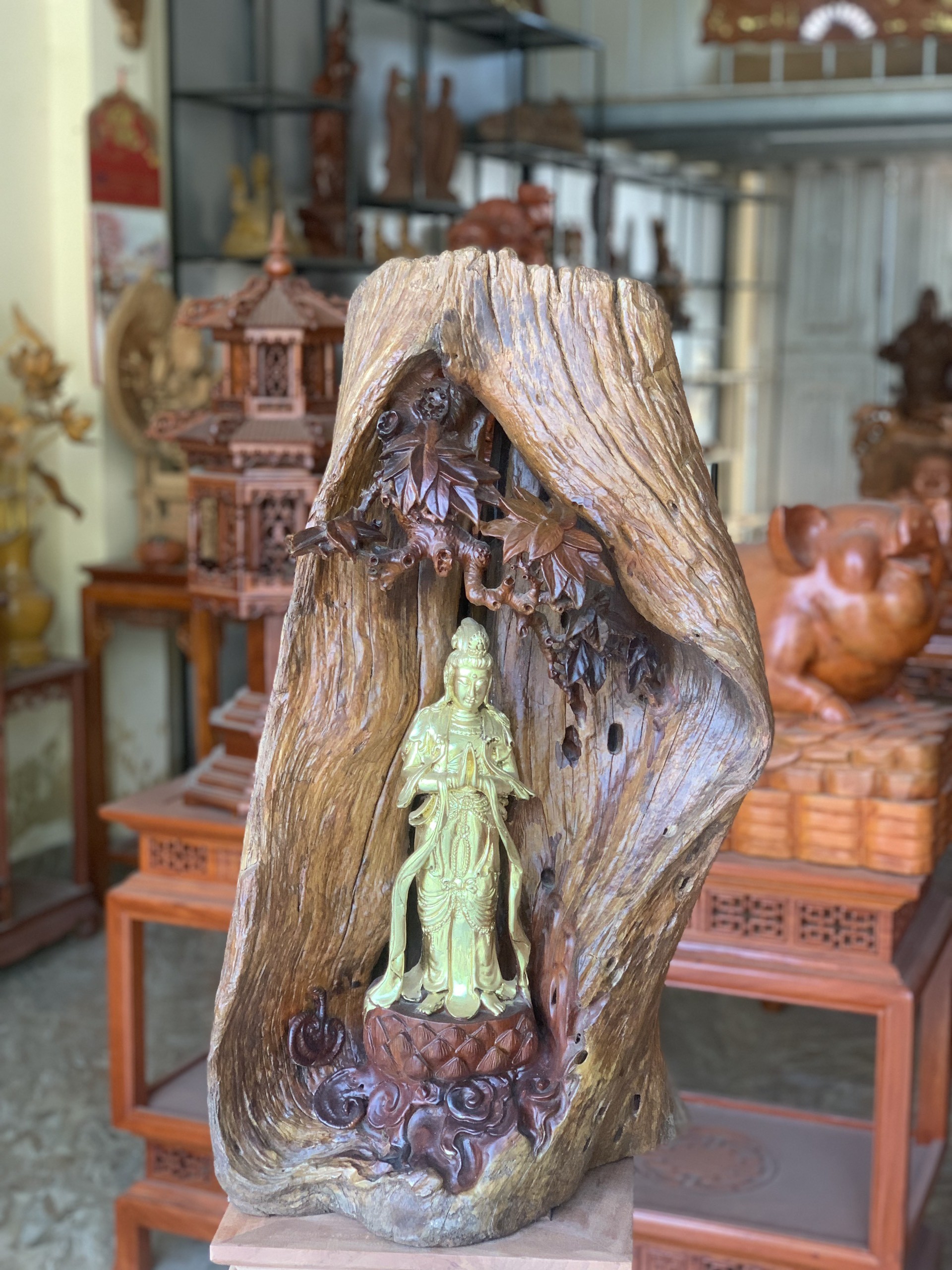 Nguyễn Duy Cường – người “thổi hồn” vào gỗ Nguyễn Duy Cường – người “thổi hồn” vào gỗ