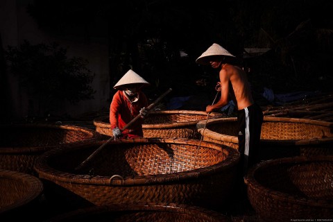 Khám phá nghề đan thúng chai ở Phú Mỹ