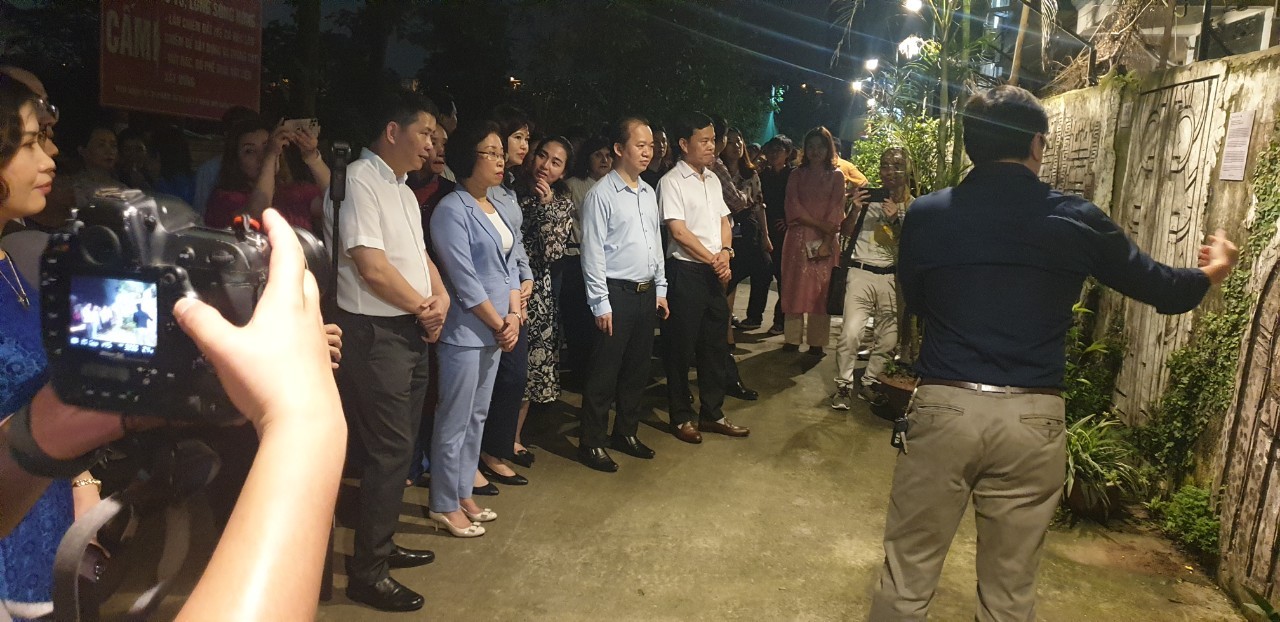 (Hà Nội) Ấn tượng cầu đi bộ trở thành không gian nghệ thuật công cộng