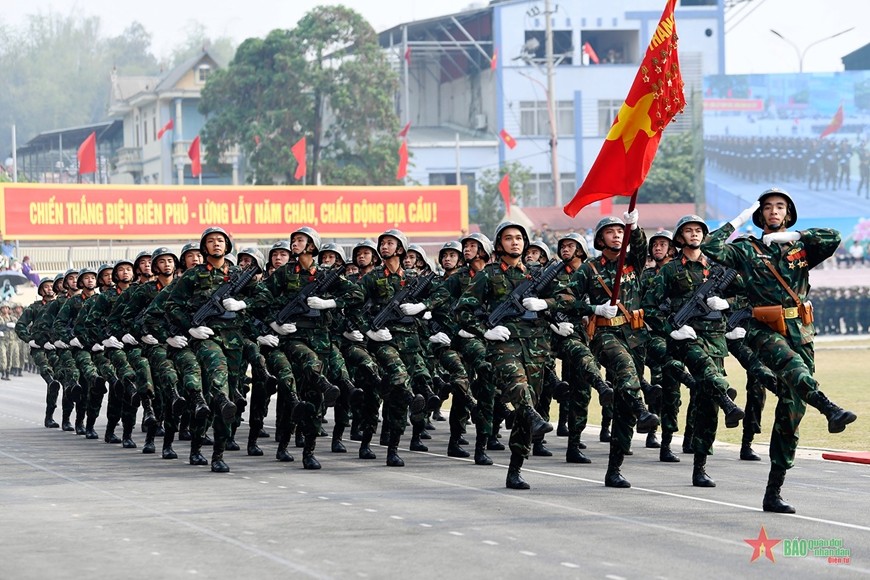 Tổng duyệt Lễ kỷ niệm 70 năm Chiến thắng Điện Biên Phủ: Nhân dân, du khách cổ vũ nồng nhiệt các khối diễu binh, diễu hành