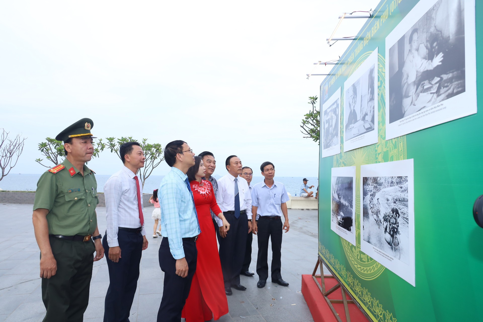 Khánh Hoà: Triển lãm 100 hình ảnh và 600 cuốn sách nhân kỷ niệm 70 năm Ngày Chiến thắng Điện Biên Phủ