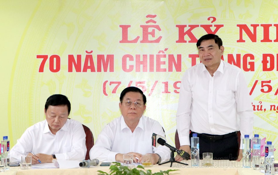 Đồng chí Trần Quốc Cường, Ủy viên Trung ương Đảng, Bí thư Tỉnh ủy Điện Biên phát biểu tại buổi rút kinh nghiệm. Đồng chí Trần Quốc Cường, Ủy viên Trung ương Đảng, Bí thư Tỉnh ủy Điện Biên phát biểu tại buổi rút kinh nghiệm.