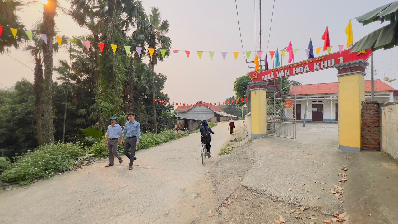 Nhà văn hoá khu 1, xã Dị Nậu được xây dựng khang trang từ sức dân và những cán bộ, đảng viên nơi đây Nhà văn hoá khu 1, xã Dị Nậu được xây dựng khang trang từ sức dân và những cán bộ, đảng viên nơi đây