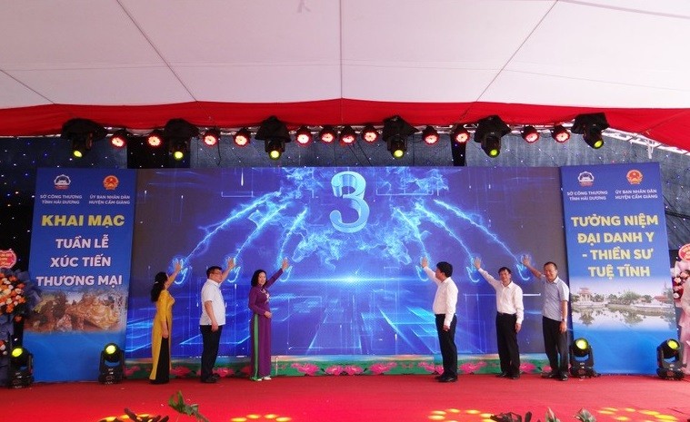 Hải Dương: Nông sản OCOP huyện Cẩm Giàng đang trưng bày giới thiệu tại lễ hội đền Bia Hải Dương: Nông sản OCOP huyện Cẩm Giàng đang trưng bày giới thiệu tại lễ hội đền Bia