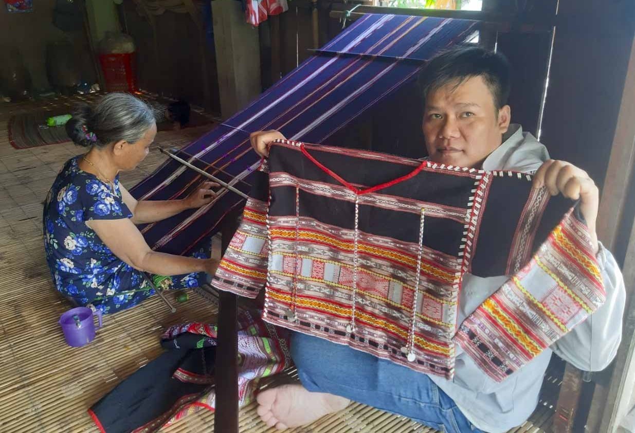 Bình Định: Trang phục truyền thống đồng bào Hrê, Ba Na hòa quyện với thiên nhiên Bình Định: Trang phục truyền thống đồng bào Hrê, Ba Na hòa quyện với thiên nhiên