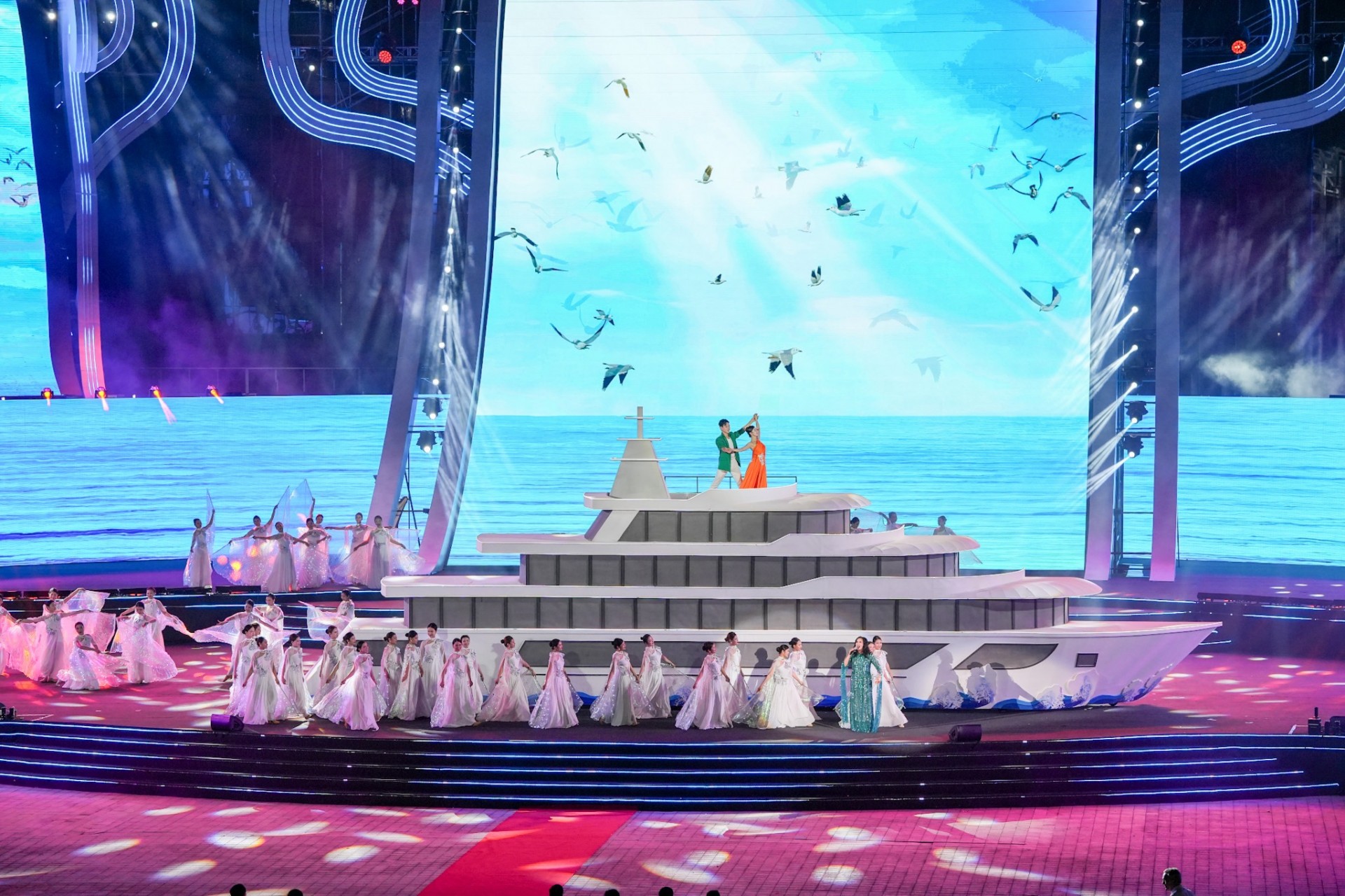 Hải Phòng - Tưng bừng Khai mạc Lễ hội Hoa Phượng Đỏ 2024 “Hải Phòng - Bừng sáng miền di sản” Hải Phòng - Tưng bừng Khai mạc Lễ hội Hoa Phượng Đỏ 2024 “Hải Phòng - Bừng sáng miền di sản”