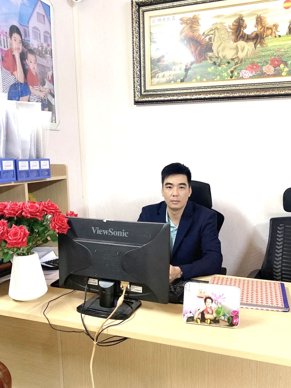 Anh Vũ Xuân Trường hiện là CEO Công ty TNHH Vận tải Việt Phúc, trụ sở chính tại Hải Phòng Anh Vũ Xuân Trường hiện là CEO Công ty TNHH Vận tải Việt Phúc, trụ sở chính tại Hải Phòng