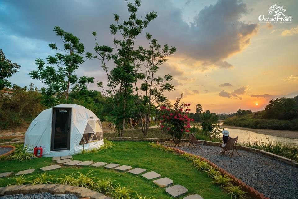 Orchard Home Resort có không gian hiện đại nhưng mang vẻ đẹp cổ kính, nhẹ nhàng và đầy đủ dịch vụ tiện ích