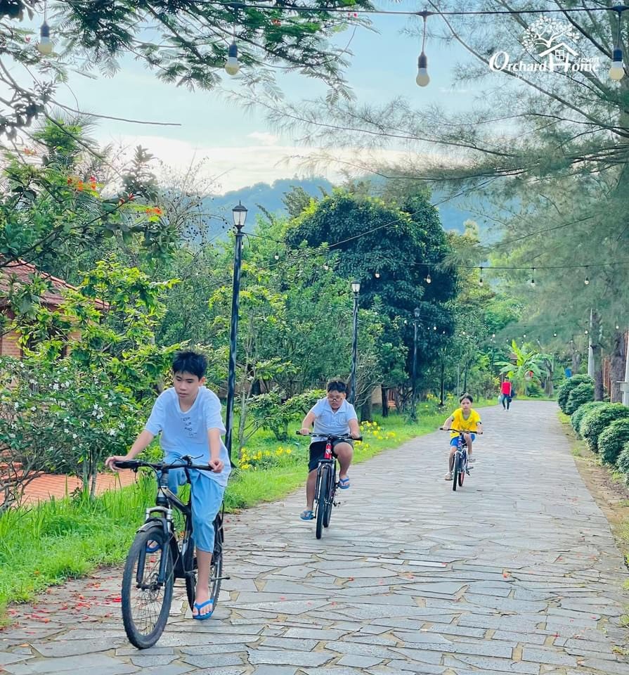 Khách hàng đến nghỉ dưỡng và trải nghiệm dịch vụ tại Orchard Home Resort