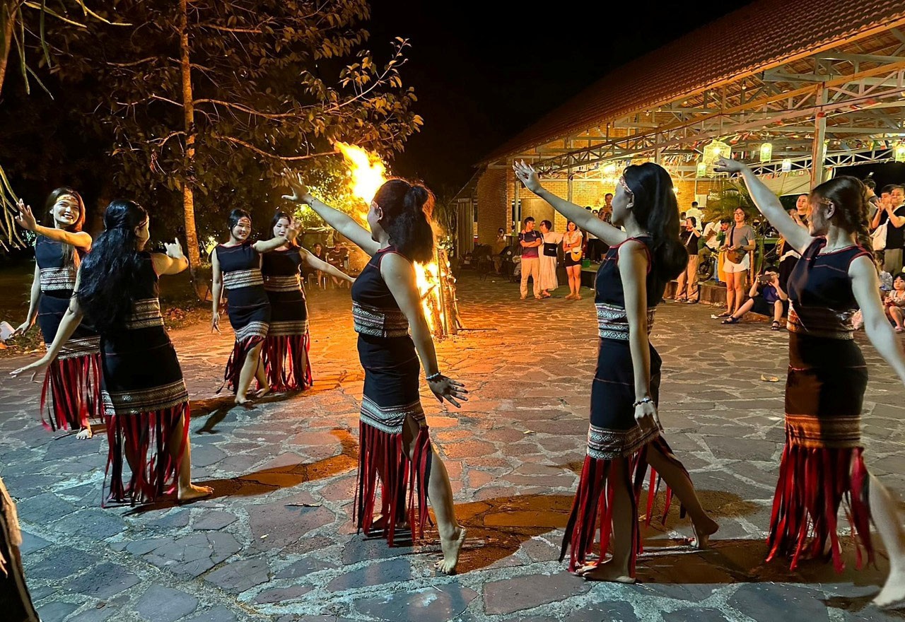 Orchard Home Resort mang đến cho khách hàng những trải nghiệm giao thoa giữa thiên nhiên và văn hoá của Cộng đồng dân tộc Tà Lài - một nền văn hoá lâu đời ở Đồng Nai