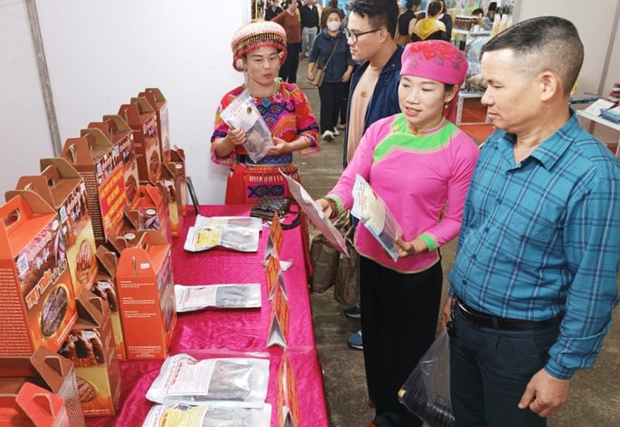 Lào Cai hỗ trợ chương trình khuyến công