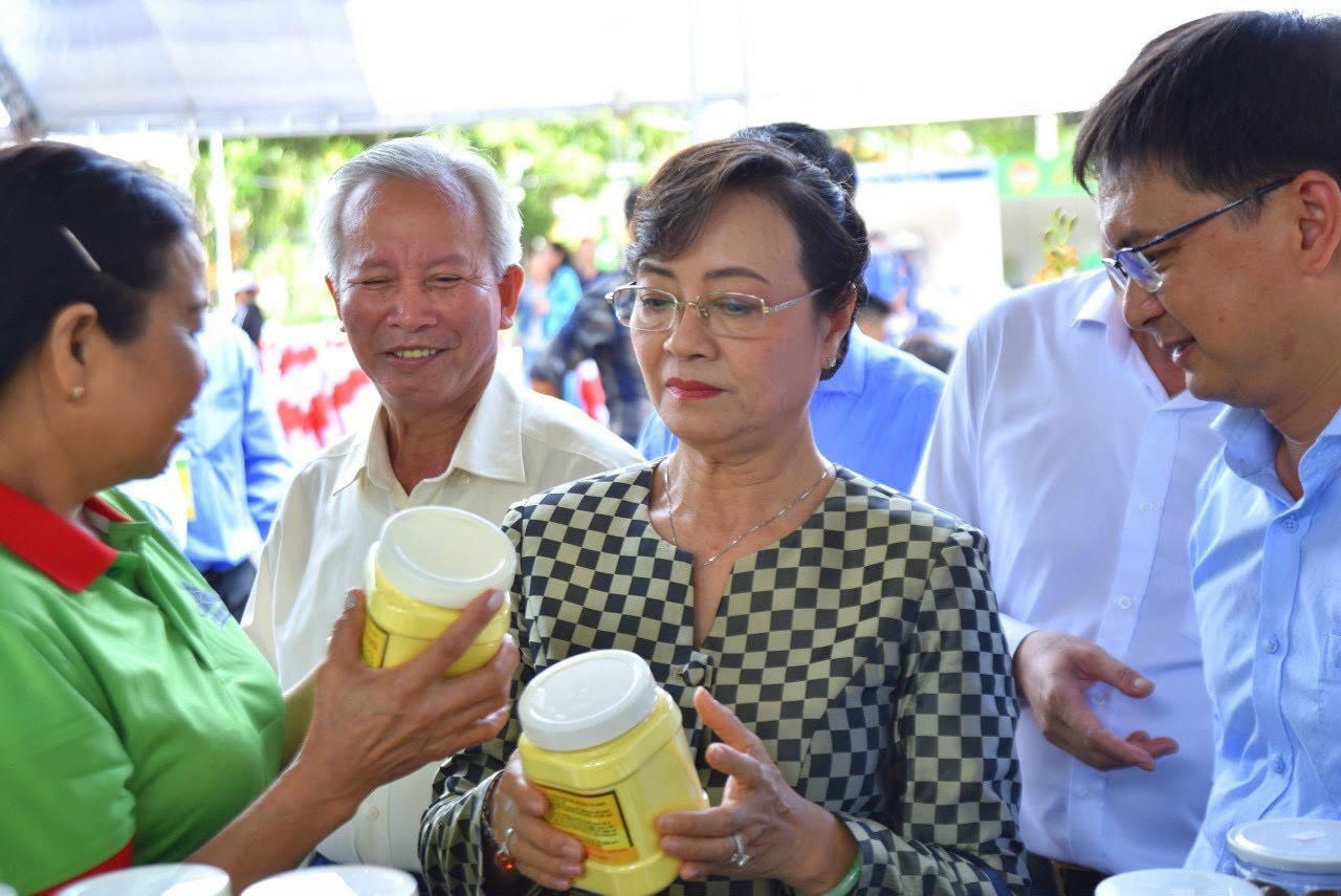 Khai mạc Hội chợ, triển lãm sản phẩm nông nghiệp tiêu biểu, sản phẩm OCOP TP.HCM lần 1 năm 2024