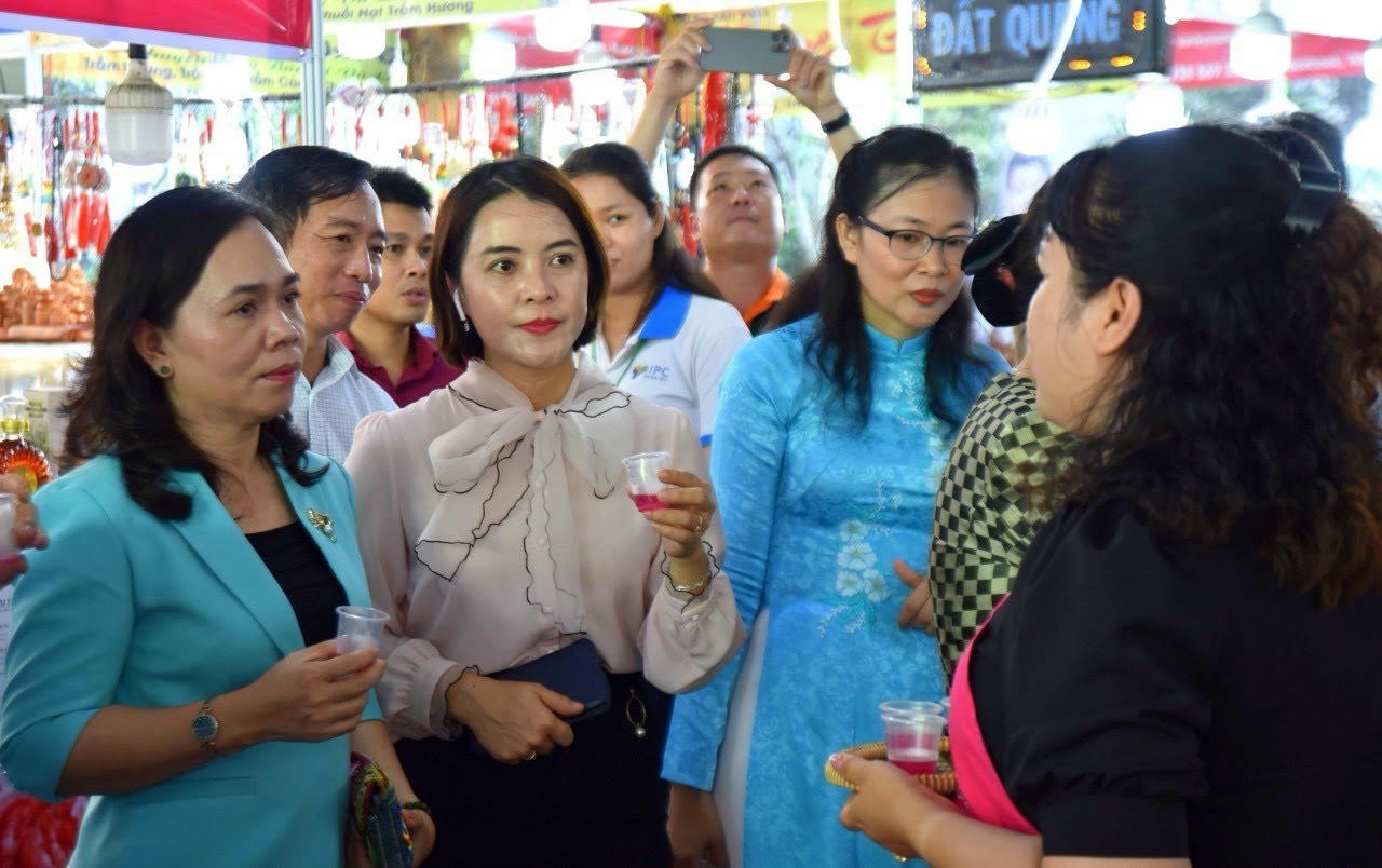 Khai mạc Hội chợ, triển lãm sản phẩm nông nghiệp tiêu biểu, sản phẩm OCOP TP.HCM lần 1 năm 2024