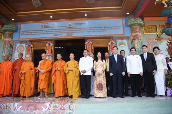 รัฐมนตรีช่วยว่าการกระทรวงการต่างประเทศ เล ถิ ทู หั่ง เยือนและทำงานร่วมกับชุมชนชาวเวียดนามในประเทศไทย