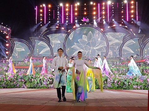 khai mac le hoi sen dong thap lan thu 2 nam 2024