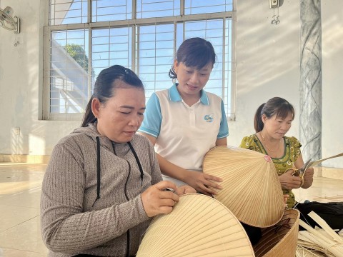 Làng nghề nón lá Thuận Hạnh chú trọng xây dựng thương hiệu và kết nối du lịch