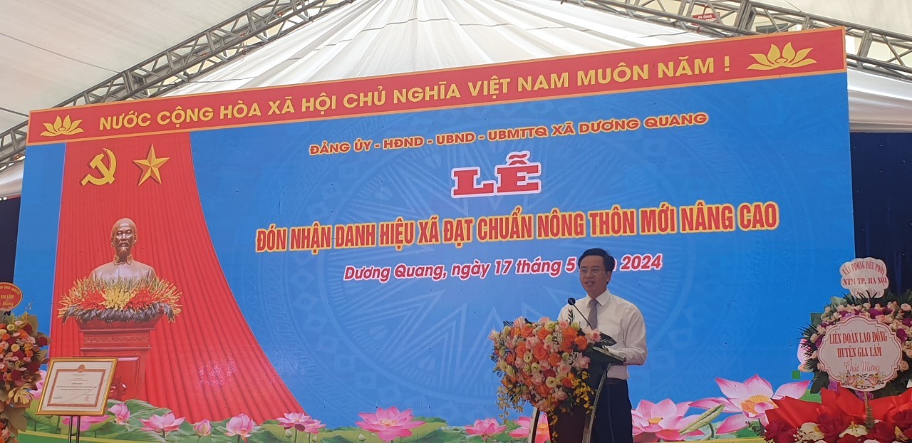 (Gia Lâm) Xã Dương Quang đón nhận bằng công nhận xã đạt chuẩn nông thôn mới nâng cao. (Gia Lâm) Xã Dương Quang đón nhận bằng công nhận xã đạt chuẩn nông thôn mới nâng cao.