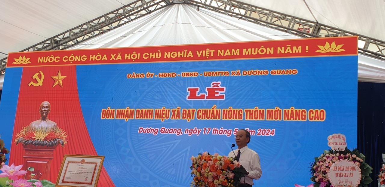 (Gia Lâm) Xã Dương Quang đón nhận bằng công nhận xã đạt chuẩn nông thôn mới nâng cao. (Gia Lâm) Xã Dương Quang đón nhận bằng công nhận xã đạt chuẩn nông thôn mới nâng cao.