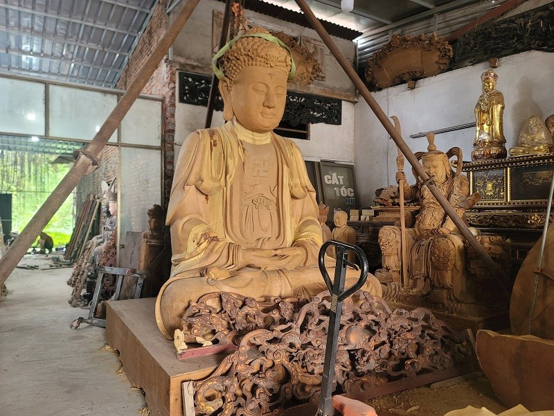 Đến với Sơn Đồng, khách hàng cần đặt làm bất cứ pho tượng thờ nào thì người thợ nơi đây đều làm được ngay mà không cần mẫu sinh kề (mẫu có sẵn). Đến với Sơn Đồng, khách hàng cần đặt làm bất cứ pho tượng thờ nào thì người thợ nơi đây đều làm được ngay mà không cần mẫu sinh kề (mẫu có sẵn).