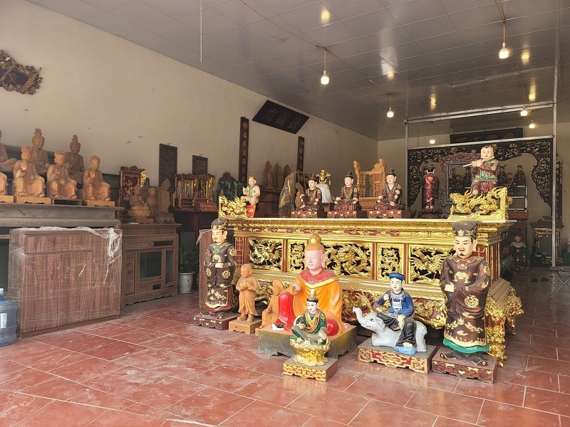 Làng nghề Sơn Đồng giờ đây không chỉ là một làng nghề đơn thuần mà đã trở thành một điểm đến tham quan du lịch hấp dẫn cho du khách trong và ngoài nước, làng nghề trở thành nét đẹp về văn hóa của Thủ đô. Năm 2007, sách Kỷ lục Việt Nam đã ghi danh Sơn Đồng là “Làng nghề tạc tượng và đồ thờ phụng Phật giáo lớn nhất Việt Nam”. Hiện nay, sản phẩm của làng nghề mỹ nghệ Sơn Đồng không chỉ phục vụ đời sống văn hóa tâm linh, tín ngưỡng trong nước mà còn xuất khẩu ra nước ngoài. Làng nghề Sơn Đồng giờ đây không chỉ là một làng nghề đơn thuần mà đã trở thành một điểm đến tham quan du lịch hấp dẫn cho du khách trong và ngoài nước, làng nghề trở thành nét đẹp về văn hóa của Thủ đô. Năm 2007, sách Kỷ lục Việt Nam đã ghi danh Sơn Đồng là “Làng nghề tạc tượng và đồ thờ phụng Phật giáo lớn nhất Việt Nam”. Hiện nay, sản phẩm của làng nghề mỹ nghệ Sơn Đồng không chỉ phục vụ đời sống văn hóa tâm linh, tín ngưỡng trong nước mà còn xuất khẩu ra nước ngoài.