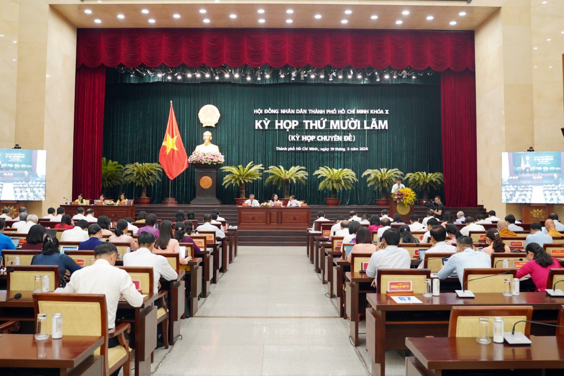 Hội đồng nhân dân thành phố Hồ Chí Minh khoá X tổ chức Kỳ họp chuyên đề - Kỳ họp thứ 15