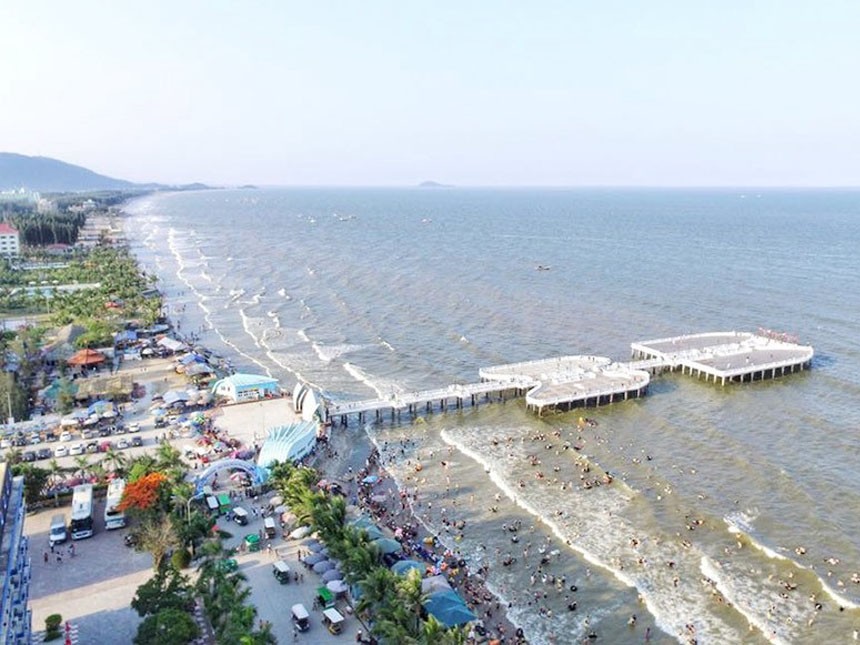 Bãi biển Hải Tiến mùa du lịch