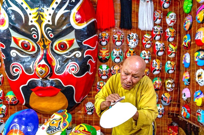 Hồn Việt ẩn trong những chiếc mặt nạ