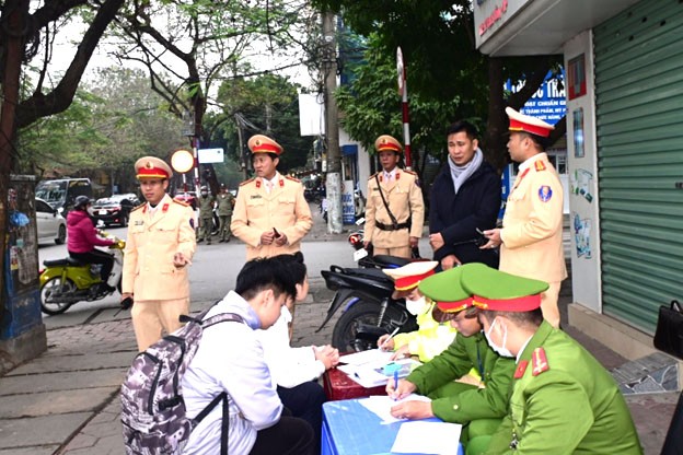 Lãnh đạo Phòng CSGT CA Hải Phòng kiểm tra, động viên CBCS  làm nhiệm vụ