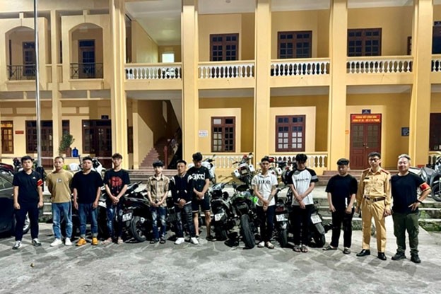 Trạm CSGT An Hưng tổ chức đo và xử lý nồng độ cồn