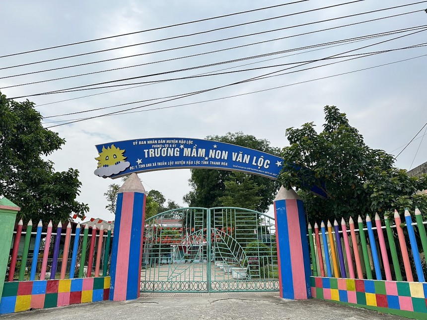 Khu vực cảnh quan ngoài cổng trường xanh - sạch - đẹp