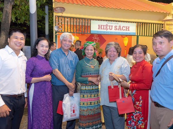 Trà đàm "Lan tỏa trà Việt đến với người Việt" Trà đàm "Lan tỏa trà Việt đến với người Việt"