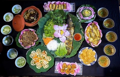 mua hoa sen den lang co duong lam thuong thuc co sen ngay ha