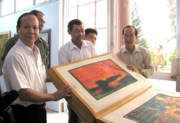 Cuốn sách “Ngoạn thạch vi ảnh” được làm từ cây cà phê Cuốn sách “Ngoạn thạch vi ảnh” được làm từ cây cà phê